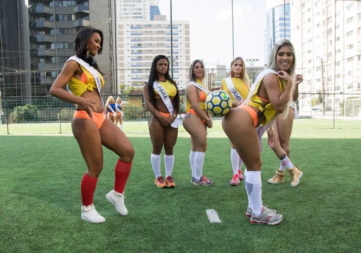 To byl mač! Finalistky soutěže Miss Bumbum si to rozdaly na hřišti! Co převzaly od Ronalda?