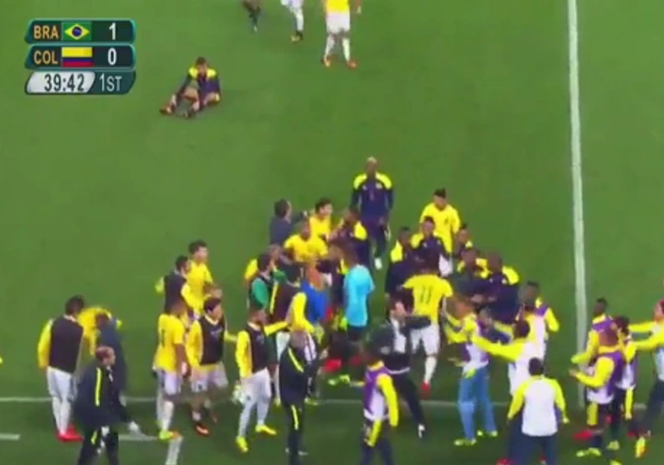 NEYMAR rozpoutal rvačku a pak se schoval na lavičce! Čím rozčílil Kolumbijce?