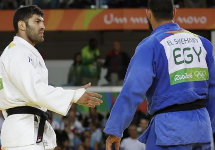 Skandál! Egypťan odmítl na olympiádě podat ruku Izraelci! Co na to publikum?