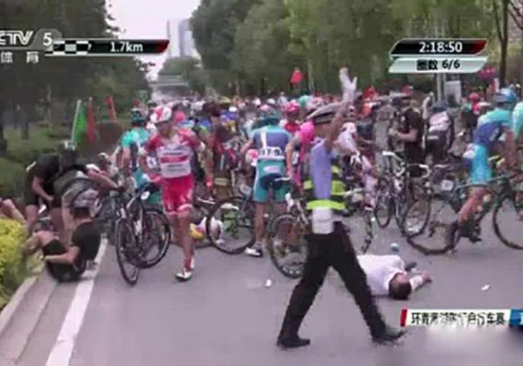 Cyklistické masakry. Co všechno se může přihodit na etapovém závodě v Číně?