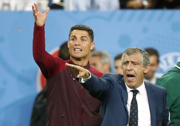 Magická síla Ronalda? EURO vyhrál jako hráč i jako „trenér“. Jak mu gratuloval Ferguson?