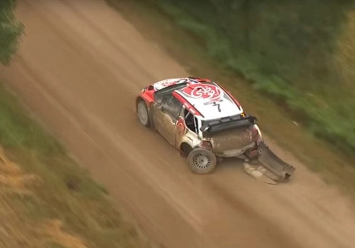 Lídra Tänaka zradilo přední kolo! Pořádně si užil i Lefebvre! Kdo ovládl Polskou rallye?