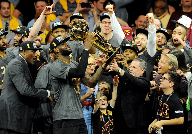 VIDEO: Král LeBron! Jak famózním blokem rozhodl sezonu a vyhrál NBA!