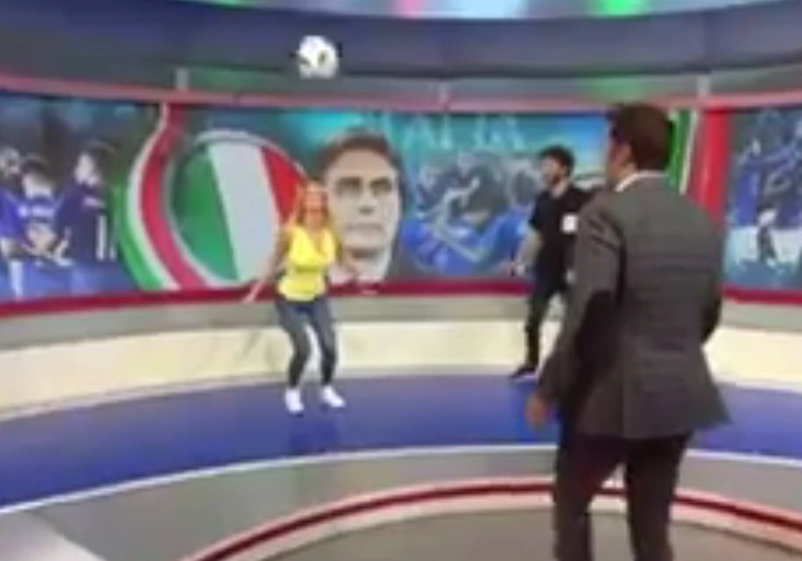 Alessandro Del Piero je stále BOSS! Sledujte jeho ekvilibristiku vsedě!