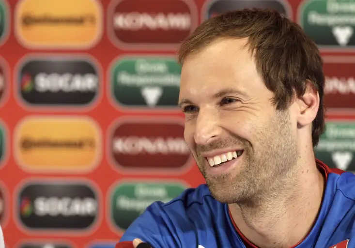Petr Čech zazářil při rozhovorech. V kolika světových jazycích odpovídal?