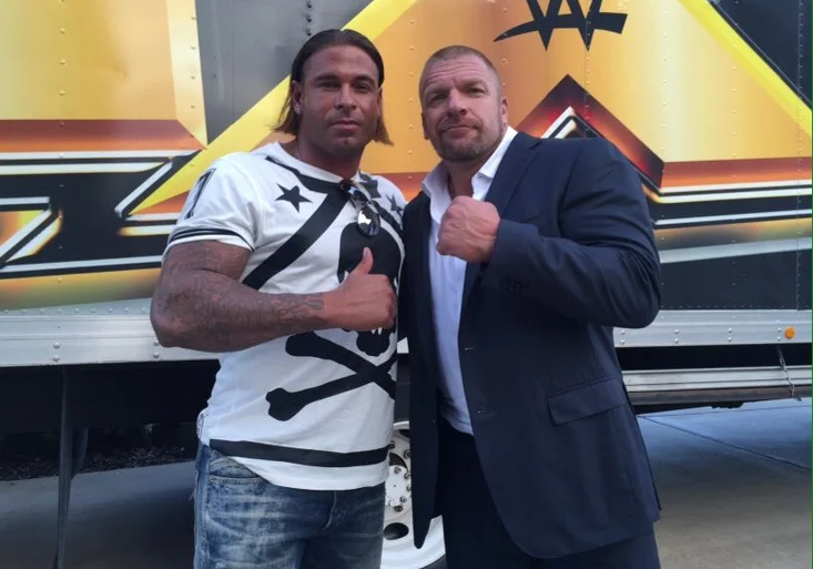 Bývalý německý brankář se dal na wrestling. Pozval ho samotný Triple H!