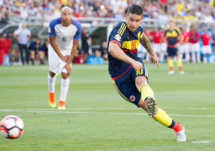 Divoký komentátor slavil gól, James zlostně zahodil dres! Copa América začala!