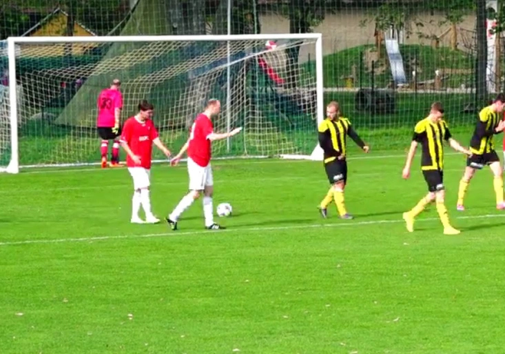 Úžasné gesto mladého fotbalisty! Nechal odvolat penaltu. Styděl se, že spadl