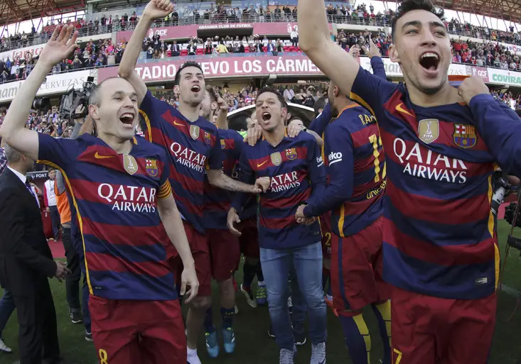 Barcelona slaví titul, Realu výhra nestačila. Jaká euforie vypukla v šatně Katalánců?