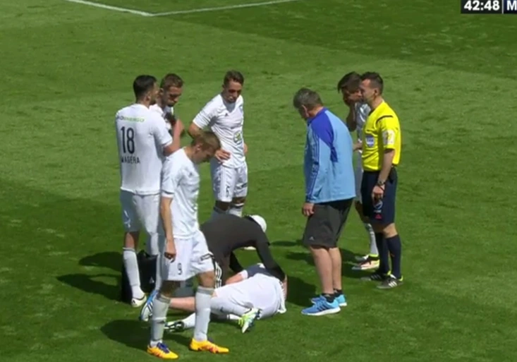 VIDEO: Neuvěřitelné! Magera knockoutoval spoluhráče Radu!