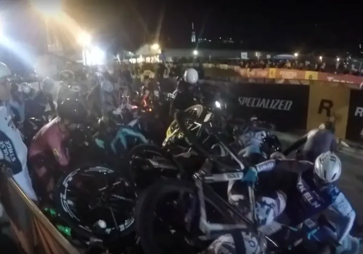 Nevídaný MASAKR! Co zapříčinilo hromadnou nehodu cyklistů?