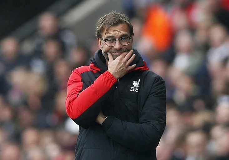 Liverpool odevzdal body Swansea. Labutě táhl za vítězstvím Ayew