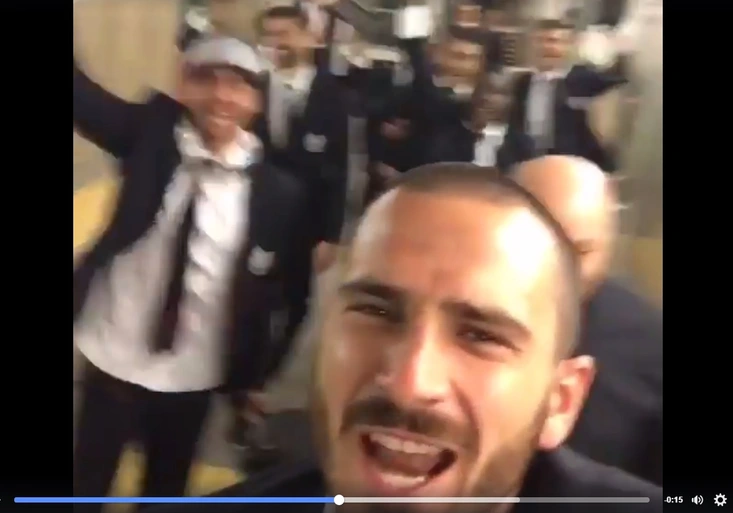 VIDEO: Zlatý slavík Bonucci a tanečník Pogba – takhle slaví šampioni Itálie!