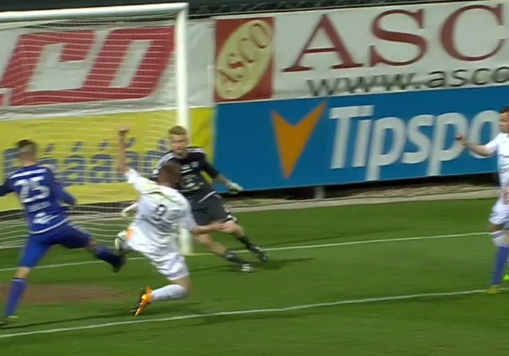 VIDEO: Olomouc dostala rychtu! Takács se trefil skoro jako Zlatan!