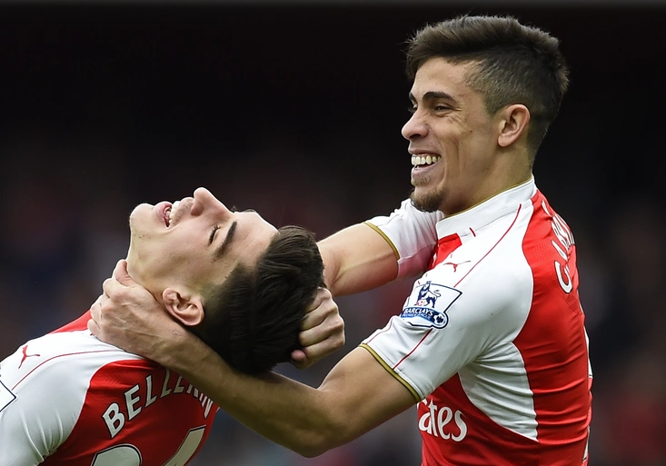 Premier League: Arsenal ještě neztrácí naději! Payetova nádhera na výhru West Hamu nestačila