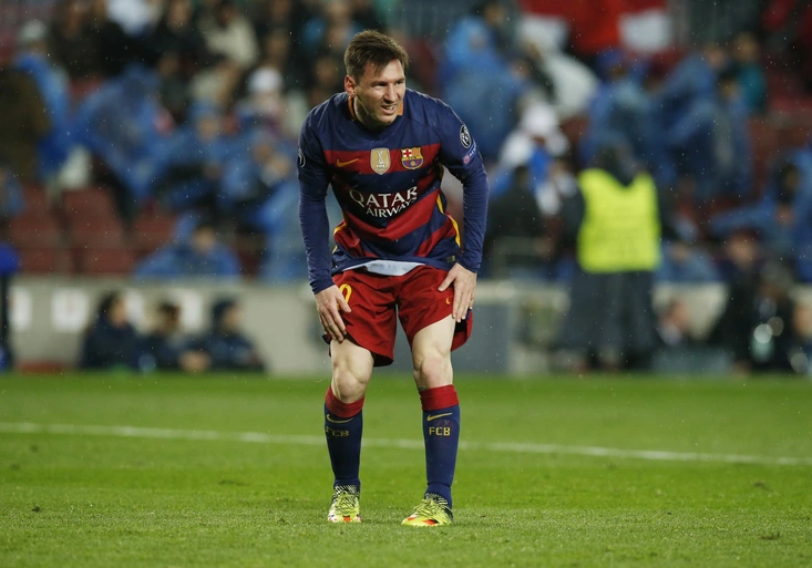 Nešťastná trefa! Lionel Messi zlomil ruku fanynce Cristiana Ronalda