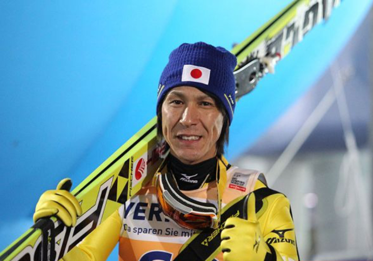 Skokanský Jaromír Jágr oslavil rekordní 500. závod! Jak Noriaki Kasai zazpíval ve slovinštině?