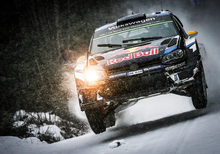 Ogier má na dosah další triumf. Před posledním dílem vede ve švédské rallye