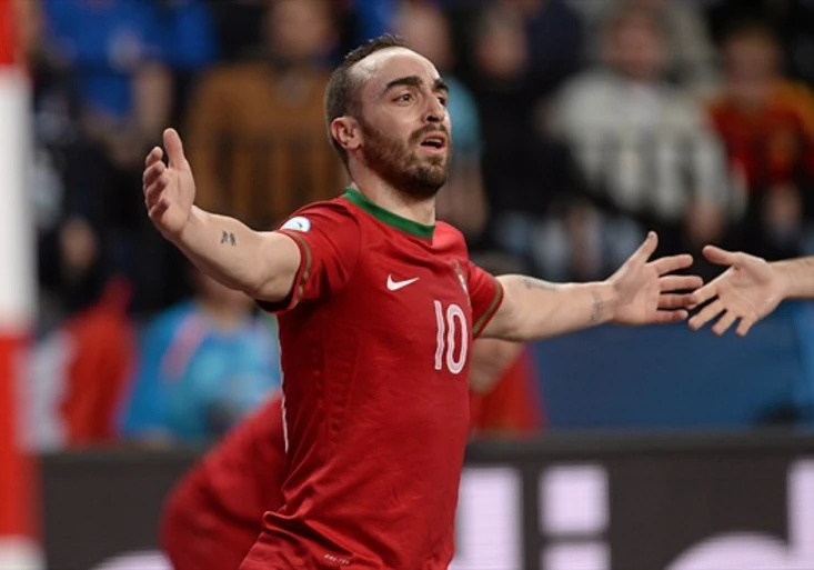 Magie futsalového kouzelníka! Jak Ricardinho zesměšnil bezmocného soupeře?