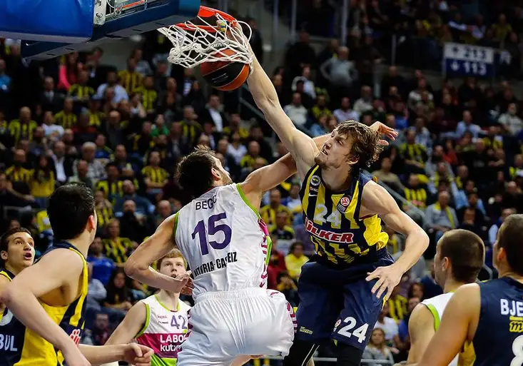 Euroliga: Veselý zase řádil. Česká helikoptéra z Fenerbahce je k nezastavení