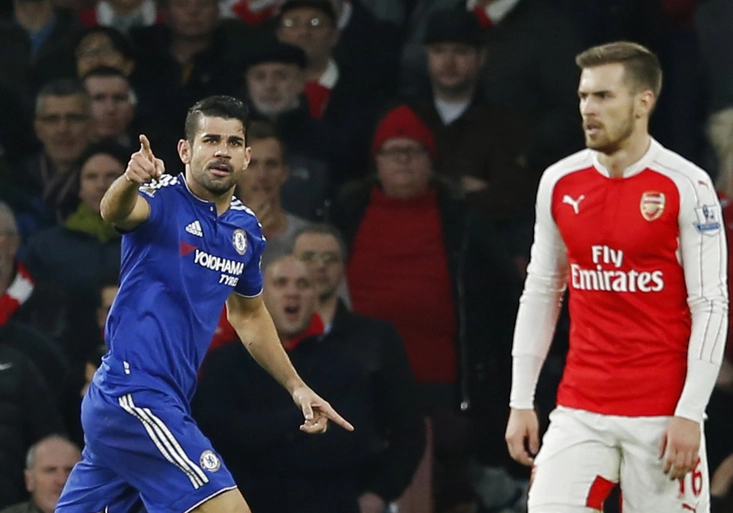 Červená karta a gólový pozdrav od Diega Costy. Arsenal s Chelsea padl 0:1