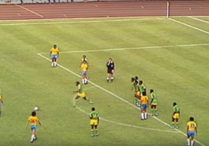 VIDEO: Legenda ožila. Fotbalisté neměli pochopení pro signály a udělali „Zaire“. To musíte vidět!