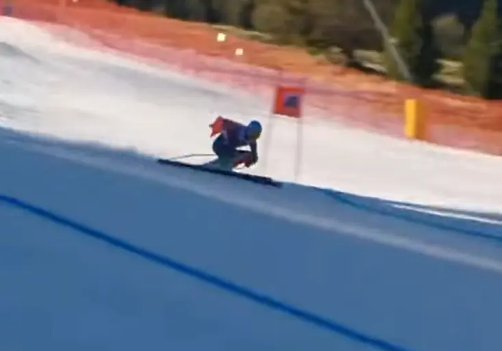 Jako SUPERMAN! Innerhofer si to svištěl sjezdovkou s brankou na zádech!