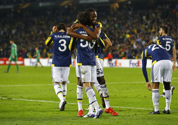 Raketa dlouhého doletu a dvojitý angličan. Fenerbahce potěšilo nádhernými góly