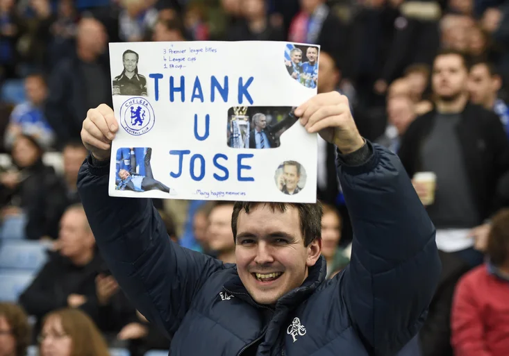 Fans Chelsea oslavovali Mourinha. Hvězdy na hřišti čekalo bučení. Koho označili za krysu?