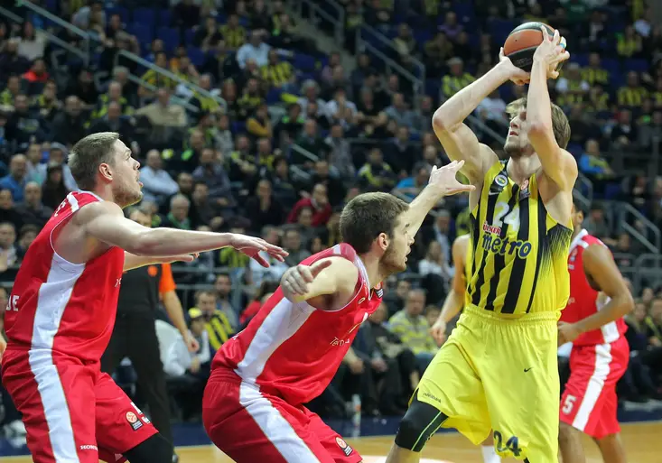 Euroliga: Fenerbahce s Janem Veselým se vyhřívá na špici tabulky. Kdo ještě bojuje o postup ze skupiny?