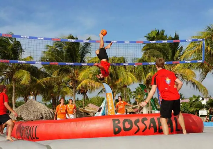 Bizarní sporty: BOSSABALL se unáší na vlnách pohody! Která odvětví propojuje?