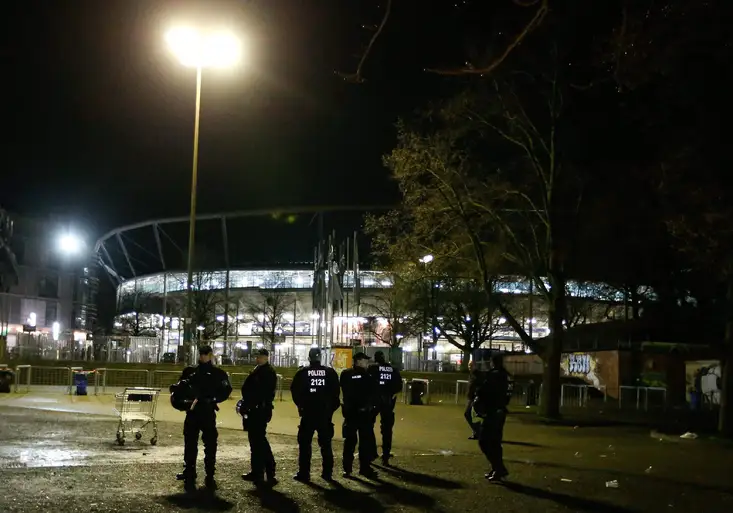 Strach z terorismu doléhá na fotbal. Hrát se nebude v Bruselu ani v Hannoveru!