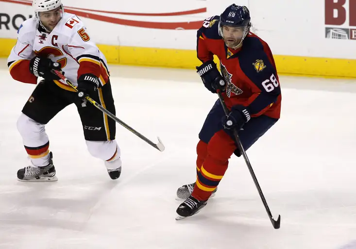 NHL: Jaromír Jágr je zpět! Rozhodl proti Calgary. Mrázek ničil Ovečkina, chytil mu 15 střel