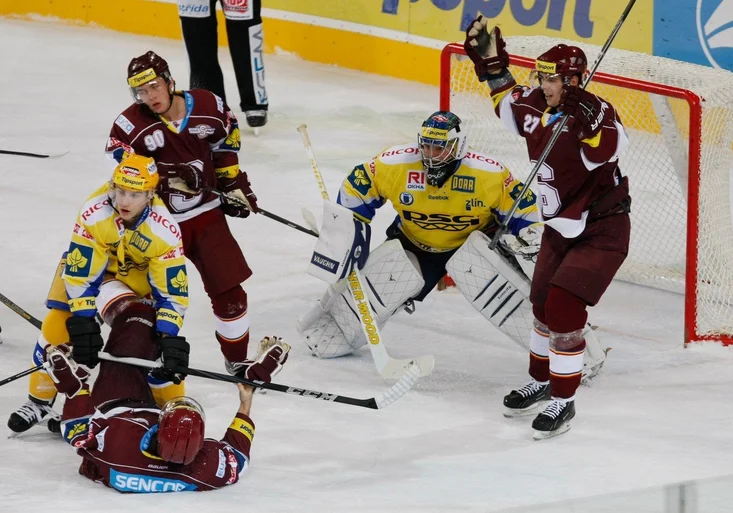 Extraligový šlágr na O2 TV Sport: Sparta jde na Třinec s cílem vzdálit se jedenácté příčce