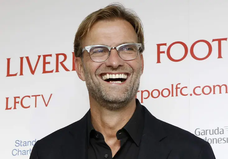 Dva centimetry! A Liverpool málem přišel o Kloppa! Podívejte se, co "manažer" vyváděl cestou na trénink