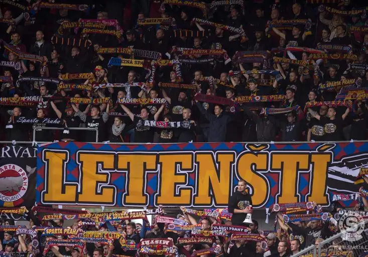 Na Letné dnes bude komorní atmosféra. Ultras Sparty raději hledají řešení uprchlické krize