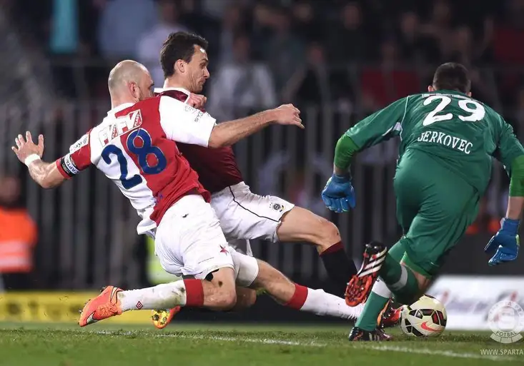 Derby patří Slavii, Sparta propadla. Jediný gól, emoce fanoušků, hodnocení expertů i uznání porážky od rebela Váchy