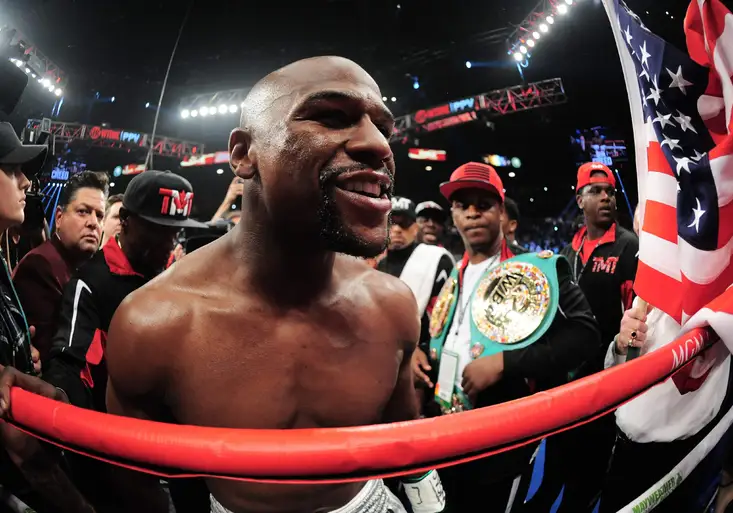 Král Mayweather vyrovnal Rockyho a skončil. Tady jsou nejhvězdnější momenty jeho kariéry