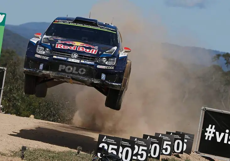 WRC: Ogier je potřetí mistrem světa. Podívejte se, jak slavil. Co dostal od partnerky?