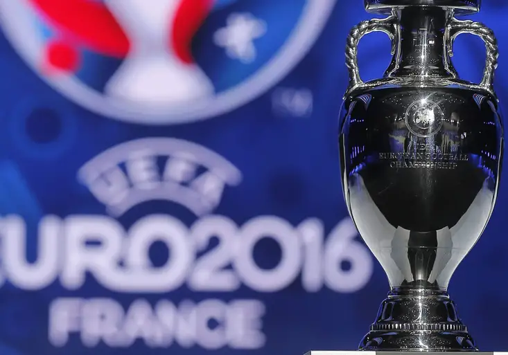 Boj o Euro 2016: Kdo si může v úterý zajistit historický postup do Francie?