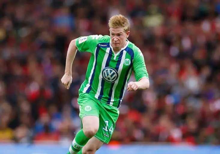 Kevin de Bruyne přestoupil do Manchesteru City. Je druhým nejdražším hráčem v Anglii