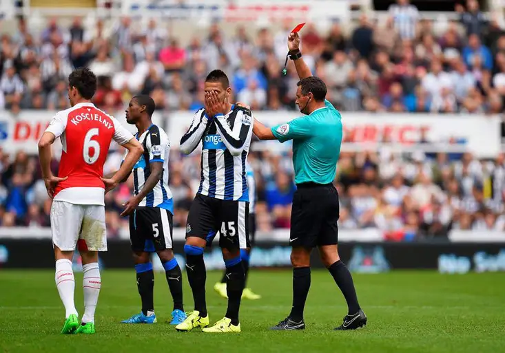 Arsenal vyhrál v Newcastlu. Jeho nejlepším střelcem v Premier League je "vlastní gól"