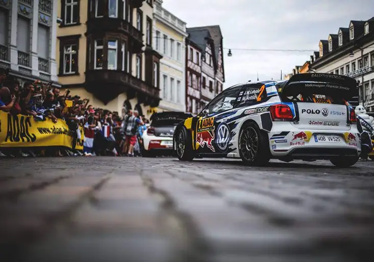 WRC: Po prvním dnu kralují v Německu Volkswageny. Vede Ogier před Latvalou