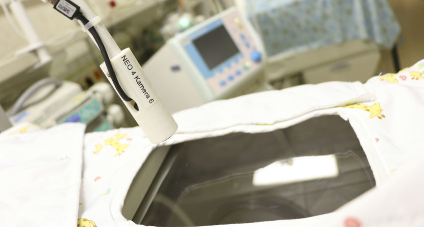 Rodiče mohou novorozence sledovat na videopřenosu z inkubátorů i díky O2
