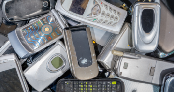 Díky recyklaci starých telefonů O2 věnuje Lince bezpečí 60 tisíc korun. Pomoct můžete i vy