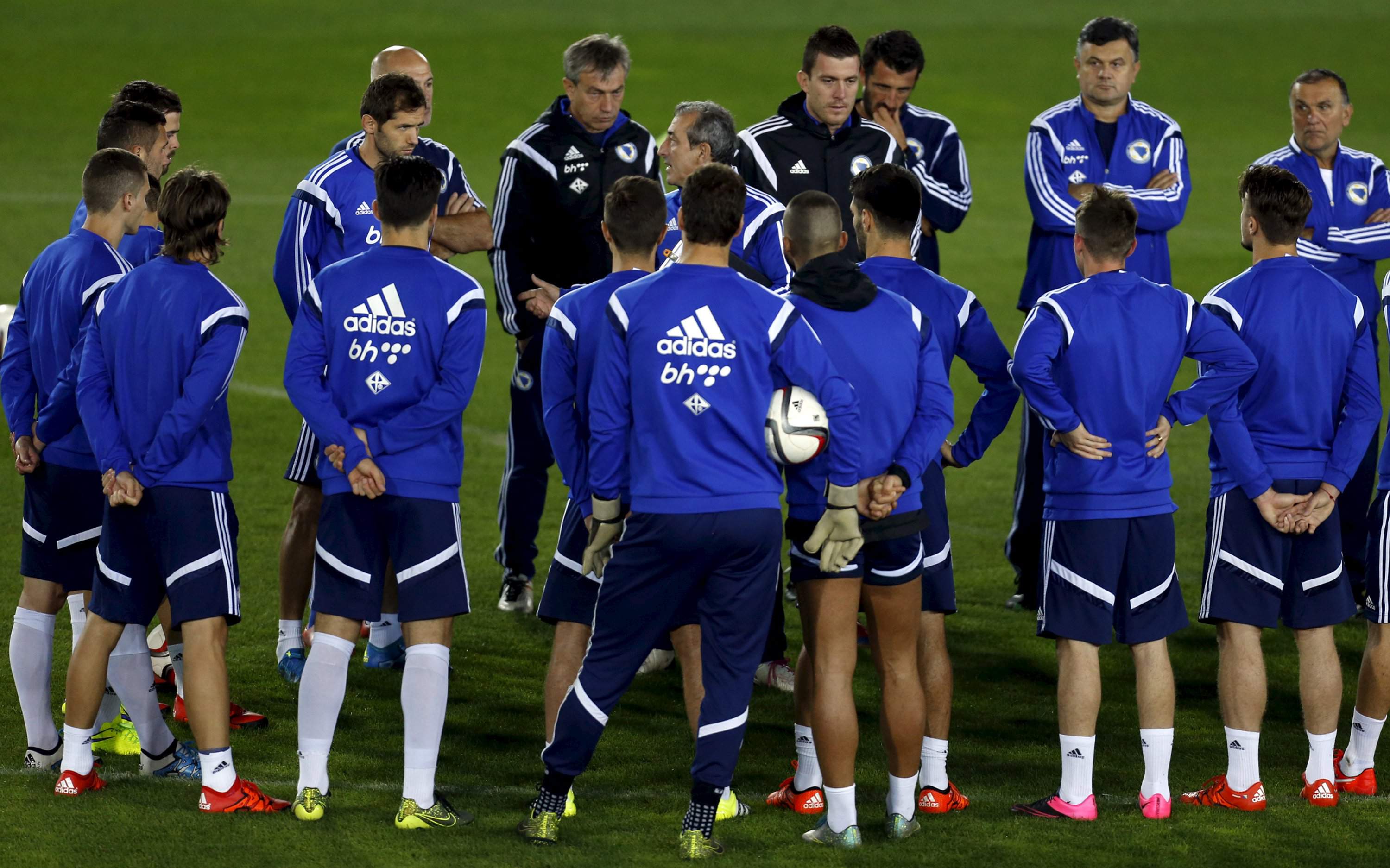 Bosnia coach Mehmed Bazdarevic (C) speaks with his players during a training session in Zenica, Bosnia and Herzegovina October 9, 2015. Bosnia will play a Euro 2016 qualifying soccer match against Wales on Saturday. REUTERS/Dado Ruvic