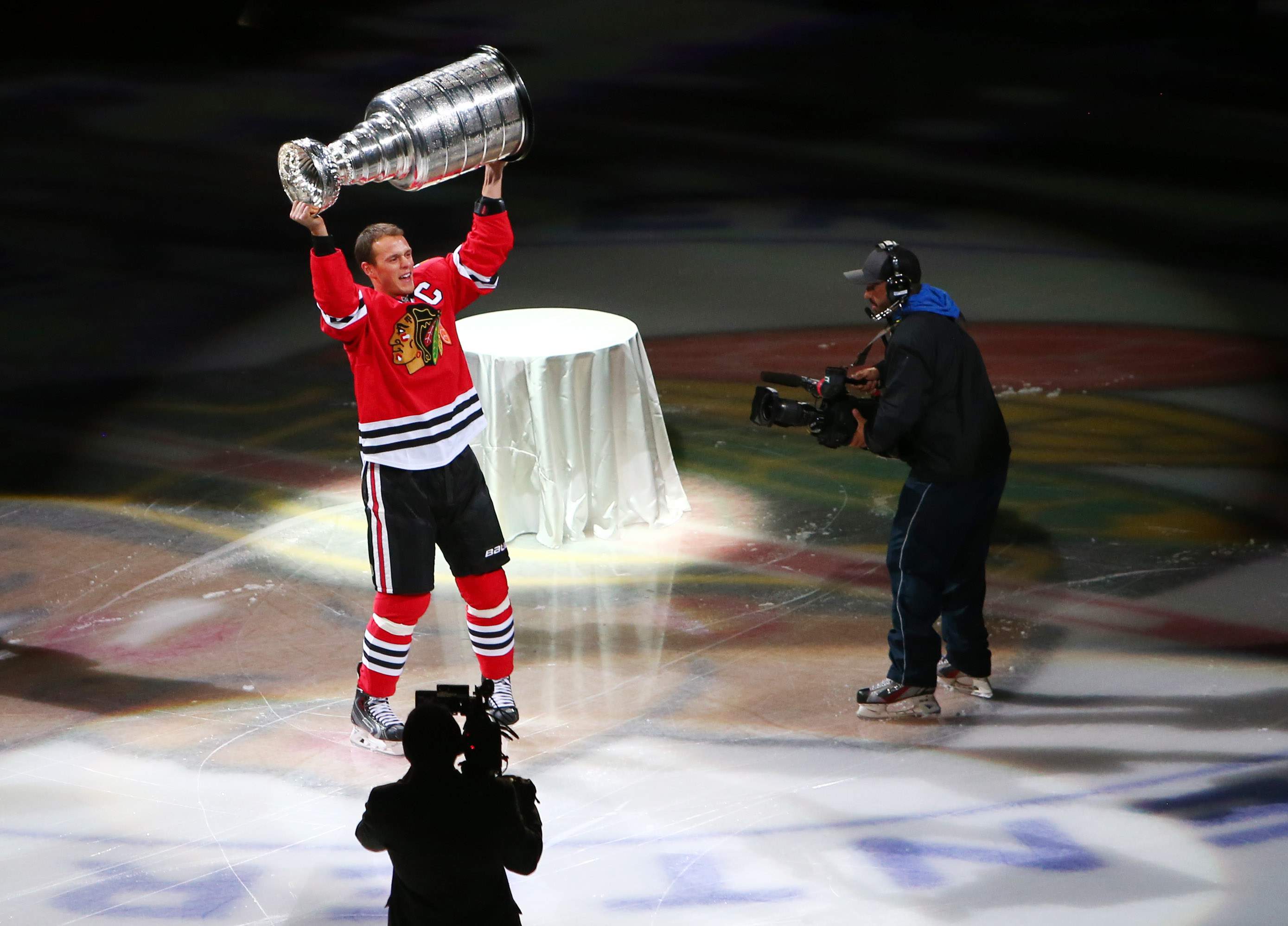 Oct 7, 2015; Chicago, IL, USA; Chicago Blackhawks center Jonathan Toews (19) hoists the Stanley Cup before the game against the New York Rangers at United Center. Mandatory Credit: Jerry Lai-USA TODAY Sports