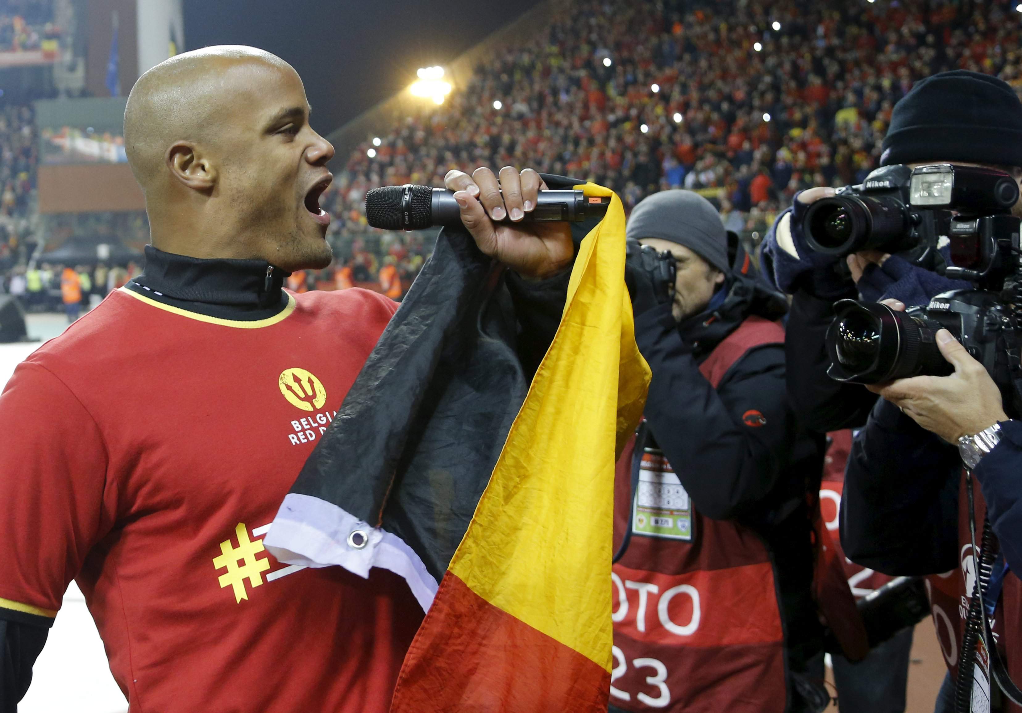 Belgium's Vincent Kompany celebrates after winning against Israel during their Euro 2016 group B qualifying soccer match at King Baudouin stadium in Brussels, October 13, 2015.  REUTERS/Francois Lenoir