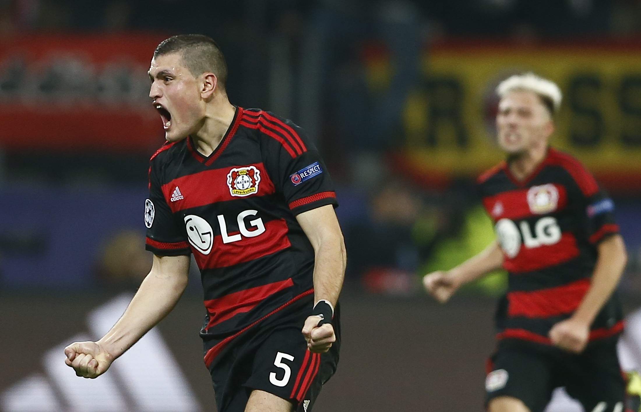 Leverkusen's Kevin Kampl and Kyriakos Papadopoulos (L) react after their teammate Admir Mehmedi (not pictured) scored a goal during their Champions League group E soccer match against Roma in Leverkusen, Germany, October 20, 2015. REUTERS/Wolfgang Rattay