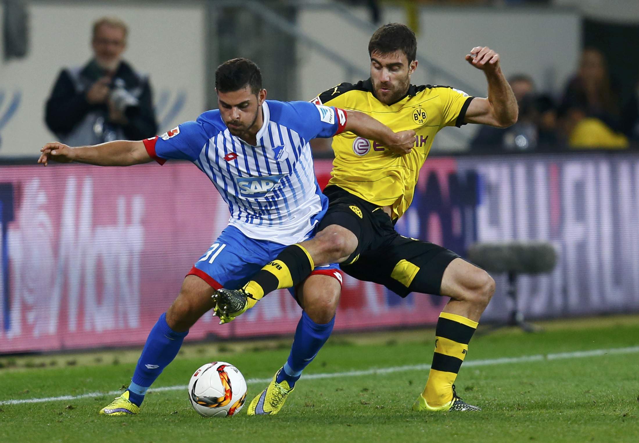 TSG 1899 Hoffenheim's Kevin Volland challenges Borussia Dortmund's Sokratis Papastathopoulos (R) during their German Bundesliga first division soccer match in Sinsheim, Germany, September 23, 2015.   REUTERS/Ralph Orlowski  DFL RULES TO LIMIT THE ONLINE USAGE DURING MATCH TIME TO 15 PICTURES PER GAME. IMAGE SEQUENCES TO SIMULATE VIDEO IS NOT ALLOWED AT ANY TIME. FOR FURTHER QUERIES PLEASE CONTACT DFL DIRECTLY AT + 49 69 650050